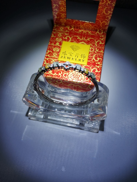 古玩玉器翡翠手鐲拍賣(mài)，當(dāng)前價(jià)格550元