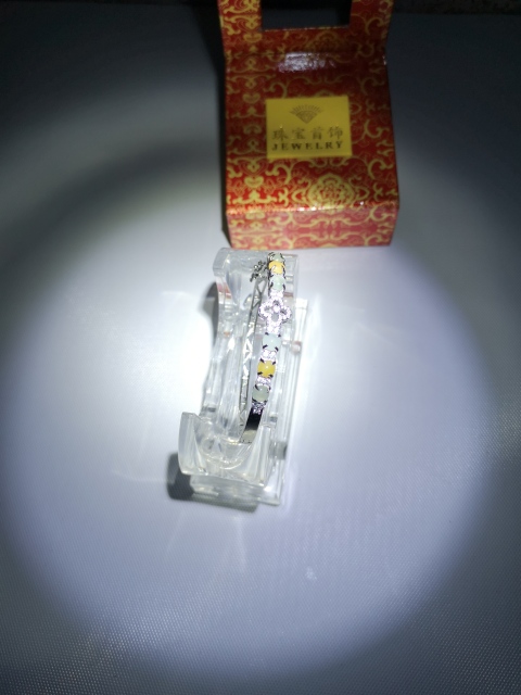 古玩玉器翡翠手鐲拍賣(mài)，當(dāng)前價(jià)格550元