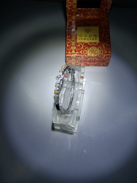 古玩玉器翡翠手鐲拍賣(mài)，當(dāng)前價(jià)格550元
