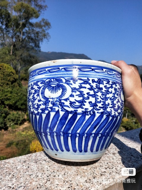 古玩陶瓷纏枝花卉紋青花缸拍賣，當前價格3000元