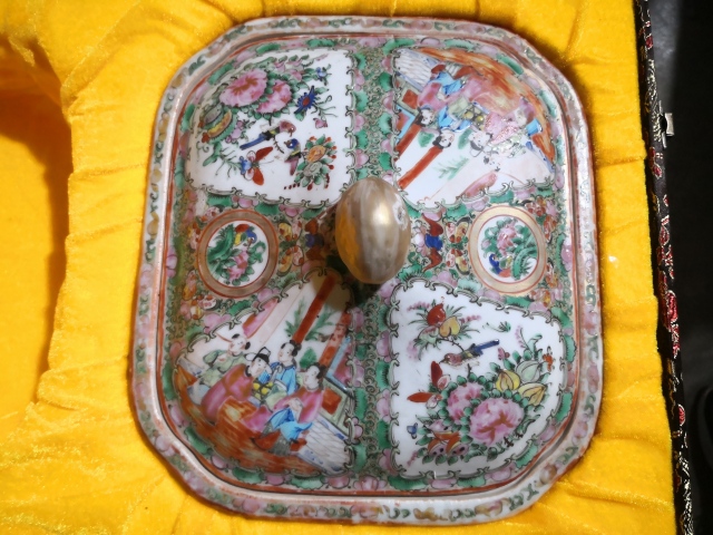 古玩陶瓷清中晚·廣彩花鳥人物紋蓋盆拍賣，當前價格2800元