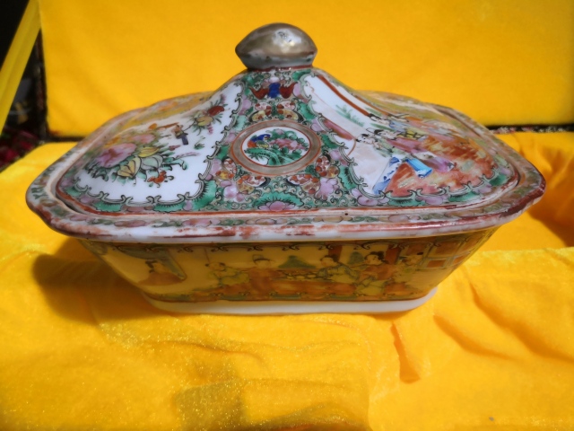 古玩陶瓷清中晚·廣彩花鳥人物紋蓋盆拍賣，當前價格2800元