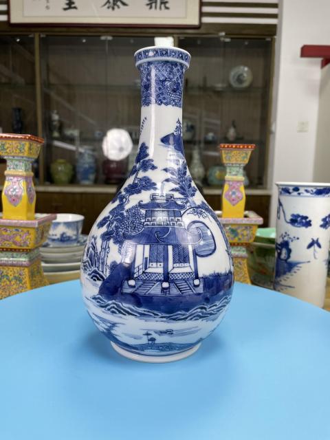 古玩陶瓷清乾隆 精品青花亭臺(tái)樓閣山水風(fēng)景紋瓶拍賣，當(dāng)前價(jià)格4300元