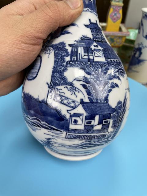 古玩陶瓷清乾隆 精品青花亭臺(tái)樓閣山水風(fēng)景紋瓶拍賣，當(dāng)前價(jià)格4300元