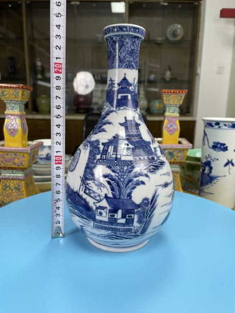 古玩陶瓷清乾隆 精品青花亭臺(tái)樓閣山水風(fēng)景紋瓶拍賣，當(dāng)前價(jià)格4300元