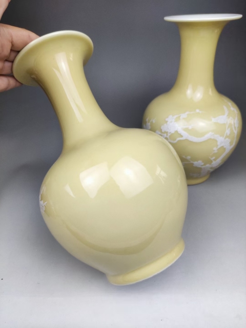中国美術 古玩 米黄釉堆白花鳥花瓶 景德鎭製 IMG20230909145149.jpg?v=1694540247