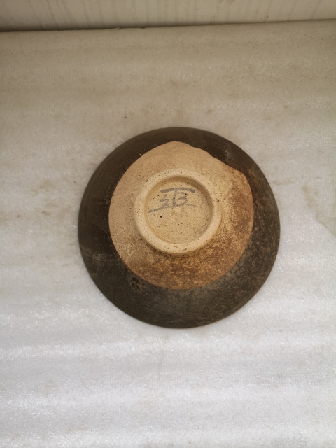 古玩陶瓷澀圈圈足的疊燒工藝褐釉碗拍賣,當前價格680元