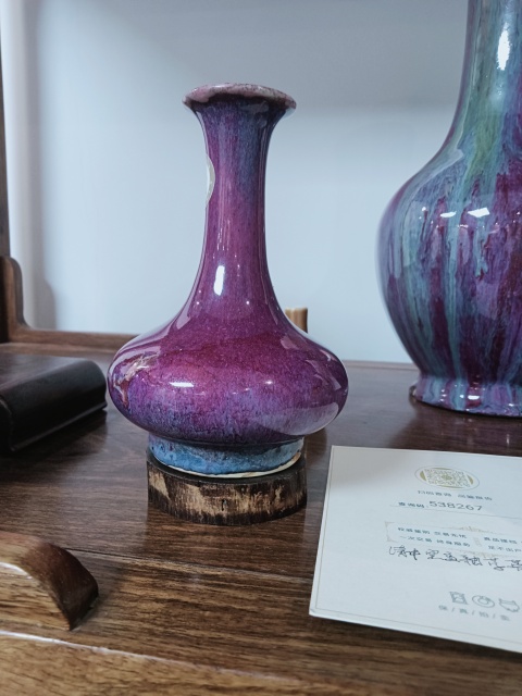 古玩陶瓷紅釉瓶拍賣,當(dāng)前價(jià)格15500元