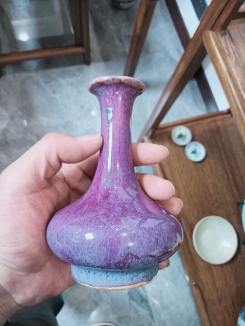 古玩陶瓷紅釉瓶拍賣,當(dāng)前價(jià)格15500元