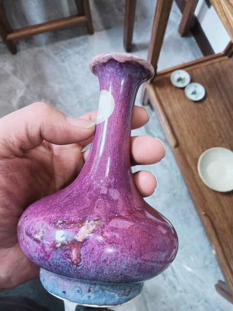 古玩陶瓷紅釉瓶拍賣,當(dāng)前價(jià)格15500元