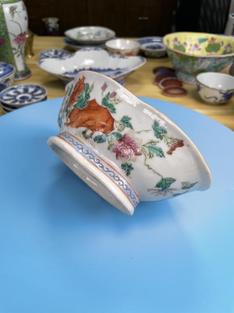 古玩陶瓷清同治 精品粉彩洞石花卉紋貢碗(二級官)拍賣,當前價格3100元