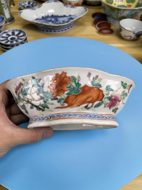 古玩陶瓷清同治 精品粉彩洞石花卉紋貢碗(二級官)拍賣,當前價格3100元