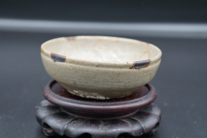 古玩陶瓷青瓷點彩碗拍賣，當前價格1元