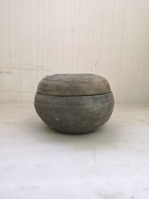 古玩陶瓷灰陶蓋盒拍賣,當(dāng)前價格680元