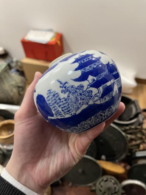 古玩陶瓷樓臺亭閣山水紋罐拍賣,當前價格199元