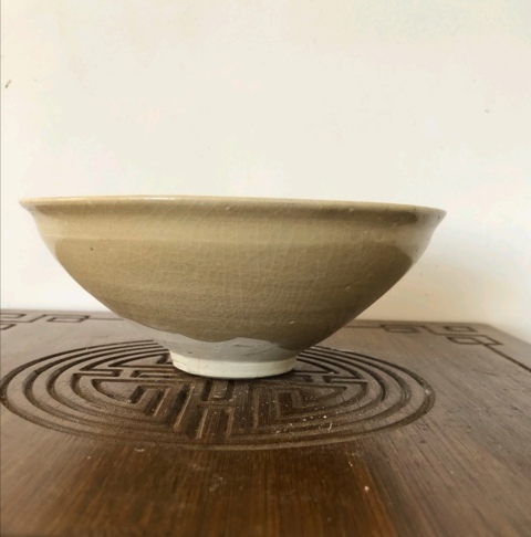 古玩陶瓷同安窯青瓷刻花碗拍賣,當(dāng)前價格2698元