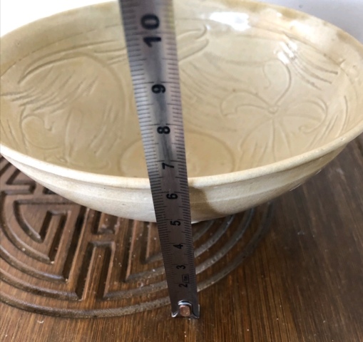 古玩陶瓷同安窯青瓷刻花碗拍賣,當(dāng)前價格2698元