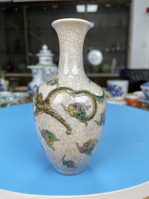 古玩陶瓷清道光 精品哥釉地 游龍紋賞瓶(氣死官)拍賣,當(dāng)前價(jià)格3500元