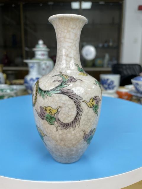 古玩陶瓷清道光 精品哥釉地 游龍紋賞瓶(氣死官)拍賣,當(dāng)前價(jià)格3500元