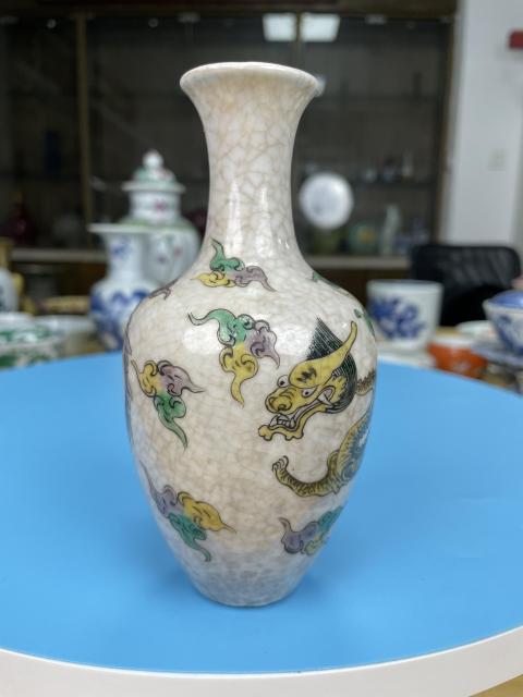古玩陶瓷清道光 精品哥釉地 游龍紋賞瓶(氣死官)拍賣,當(dāng)前價(jià)格3500元