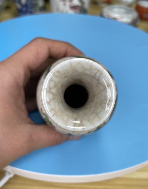 古玩陶瓷清道光 精品哥釉地 游龍紋賞瓶(氣死官)拍賣,當(dāng)前價(jià)格3500元