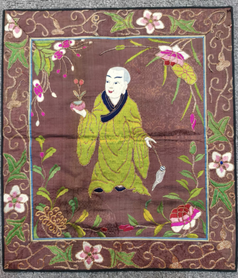 古玩雜項(xiàng)清代團(tuán)龍暗花地羅漢彩繡拍賣，當(dāng)前價(jià)格3000元