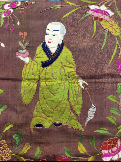 古玩雜項(xiàng)清代團(tuán)龍暗花地羅漢彩繡拍賣，當(dāng)前價(jià)格3000元