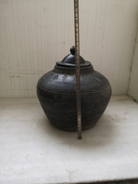 古玩陶瓷灰陶刻印花卉紋蓋罐拍賣,當(dāng)前價(jià)格850元