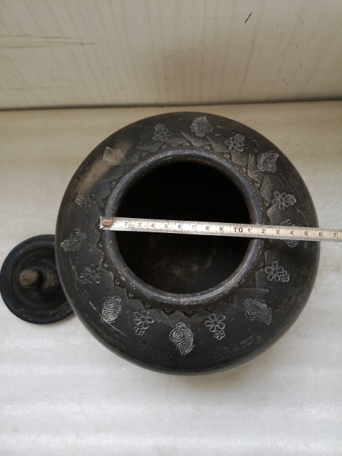 古玩陶瓷灰陶刻印花卉紋蓋罐拍賣,當(dāng)前價(jià)格850元