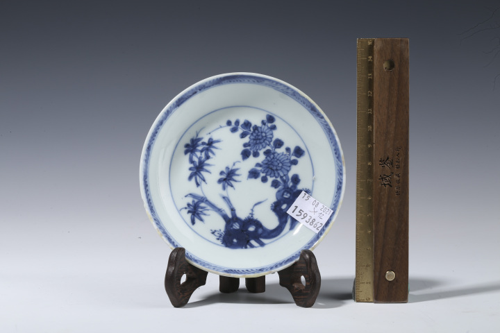 古玩陶瓷清康熙·青花洞石花竹紋小盤拍賣,當前價格398元