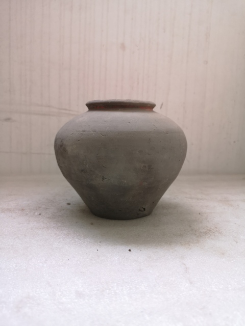 古玩陶瓷灰陶朱砂彩繪罐拍賣,當(dāng)前價格450元