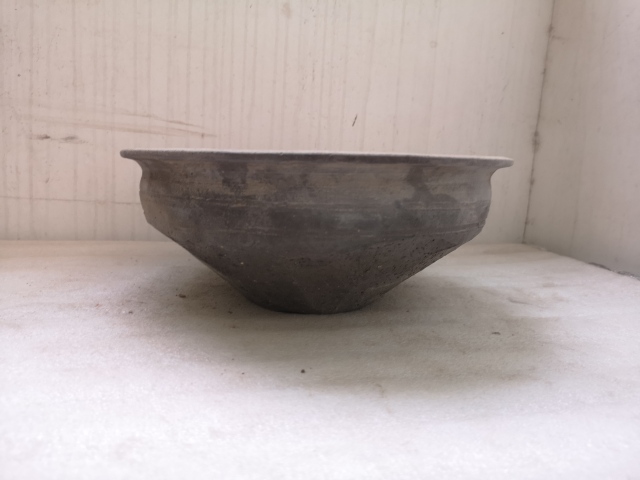 古玩陶瓷灰陶折沿盆拍賣,當前價格550元