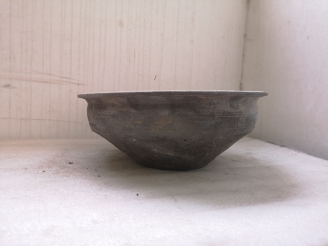 古玩陶瓷灰陶折沿盆拍賣,當前價格550元
