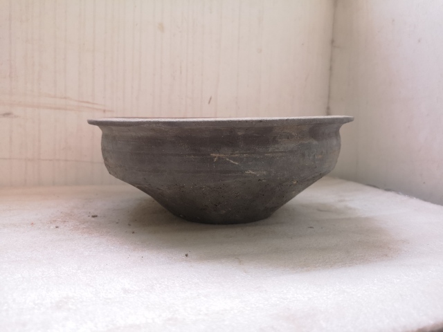 古玩陶瓷灰陶折沿盆拍賣,當前價格550元