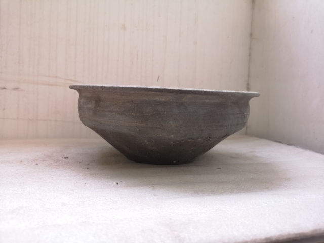 古玩陶瓷灰陶折沿盆拍賣,當前價格550元
