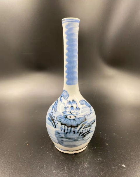 古玩陶瓷清代青花荷花紋長勁瓶拍賣，當前價格1280元