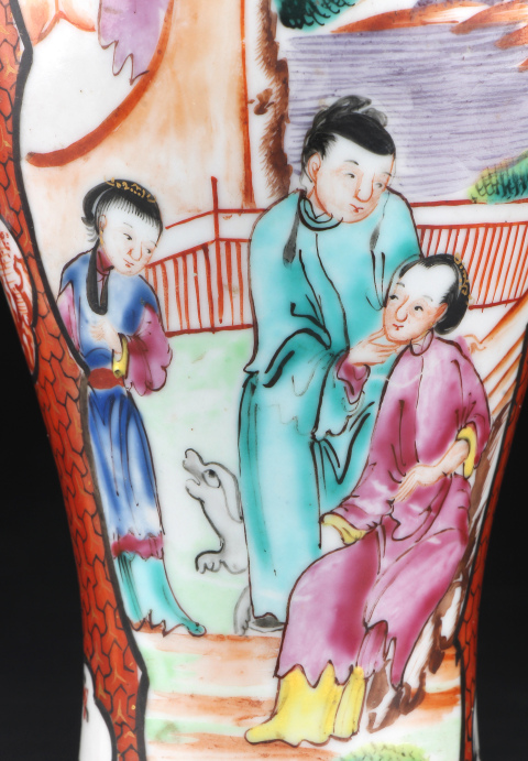 古玩陶瓷【5845-46】清乾隆??廣彩錦地開窗暗C宮圖蓋瓶一對拍賣，當(dāng)前價格6800元