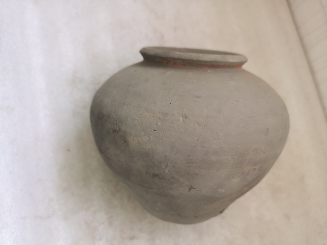 古玩陶瓷灰陶朱砂彩繪罐拍賣,當(dāng)前價格450元