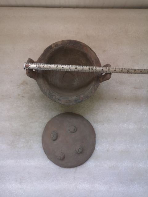 古玩陶瓷灰陶三足鼎拍賣，當(dāng)前價(jià)格598元