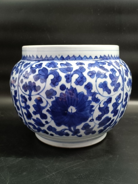 古玩陶瓷青花纏枝花卉紋罐拍賣,當(dāng)前價(jià)格20000元