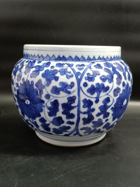 古玩陶瓷青花纏枝花卉紋罐拍賣,當(dāng)前價(jià)格20000元