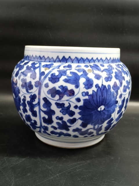 古玩陶瓷青花纏枝花卉紋罐拍賣,當(dāng)前價(jià)格20000元