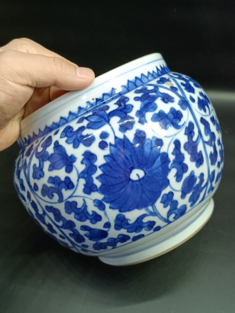 古玩陶瓷青花纏枝花卉紋罐拍賣,當(dāng)前價(jià)格20000元