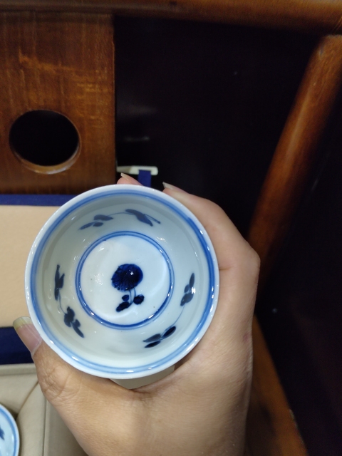 古玩陶瓷清康熙花卉紋青花杯一對(duì)拍賣(mài)，當(dāng)前價(jià)格2388元
