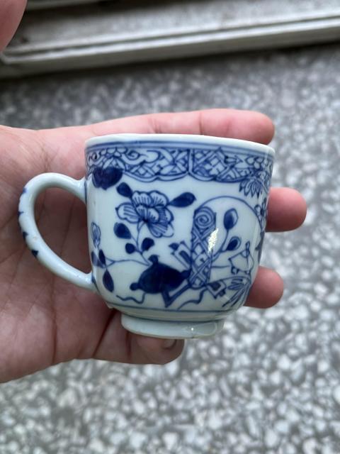 古玩陶瓷花卉紋青花執杯拍賣，當前價格800元