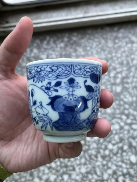 古玩陶瓷花卉紋青花執杯拍賣，當前價格800元
