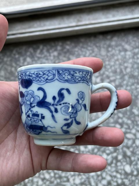 古玩陶瓷花卉紋青花執杯拍賣，當前價格800元