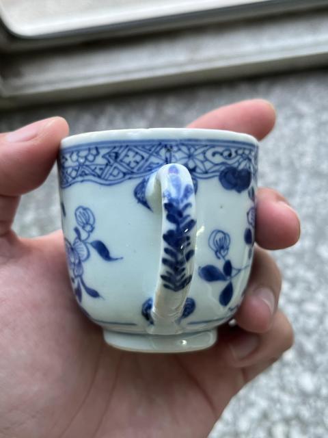 古玩陶瓷花卉紋青花執杯拍賣，當前價格800元