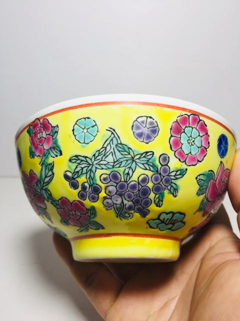 古玩陶瓷黃地粉彩花卉紋碗拍賣，當(dāng)前價(jià)格0元