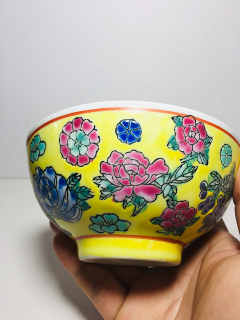 古玩陶瓷黃地粉彩花卉紋碗拍賣，當(dāng)前價(jià)格0元